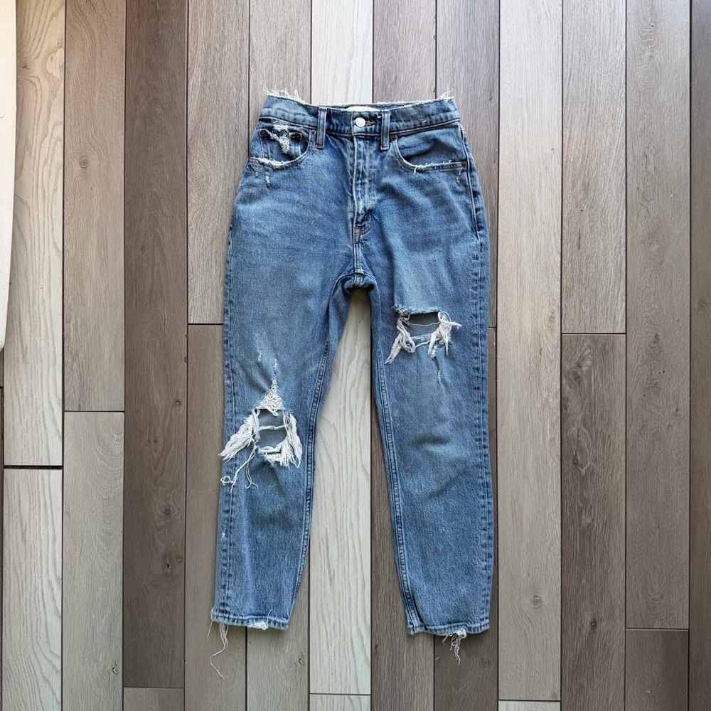 Abercrombie & Fitch High Rise Mom Jeans | Size: 25